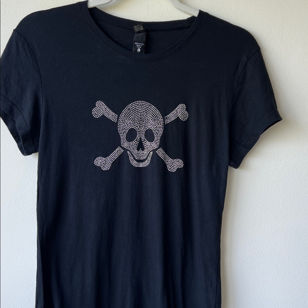 Black Skull and Crossbones T-Shirt by alternative clothing